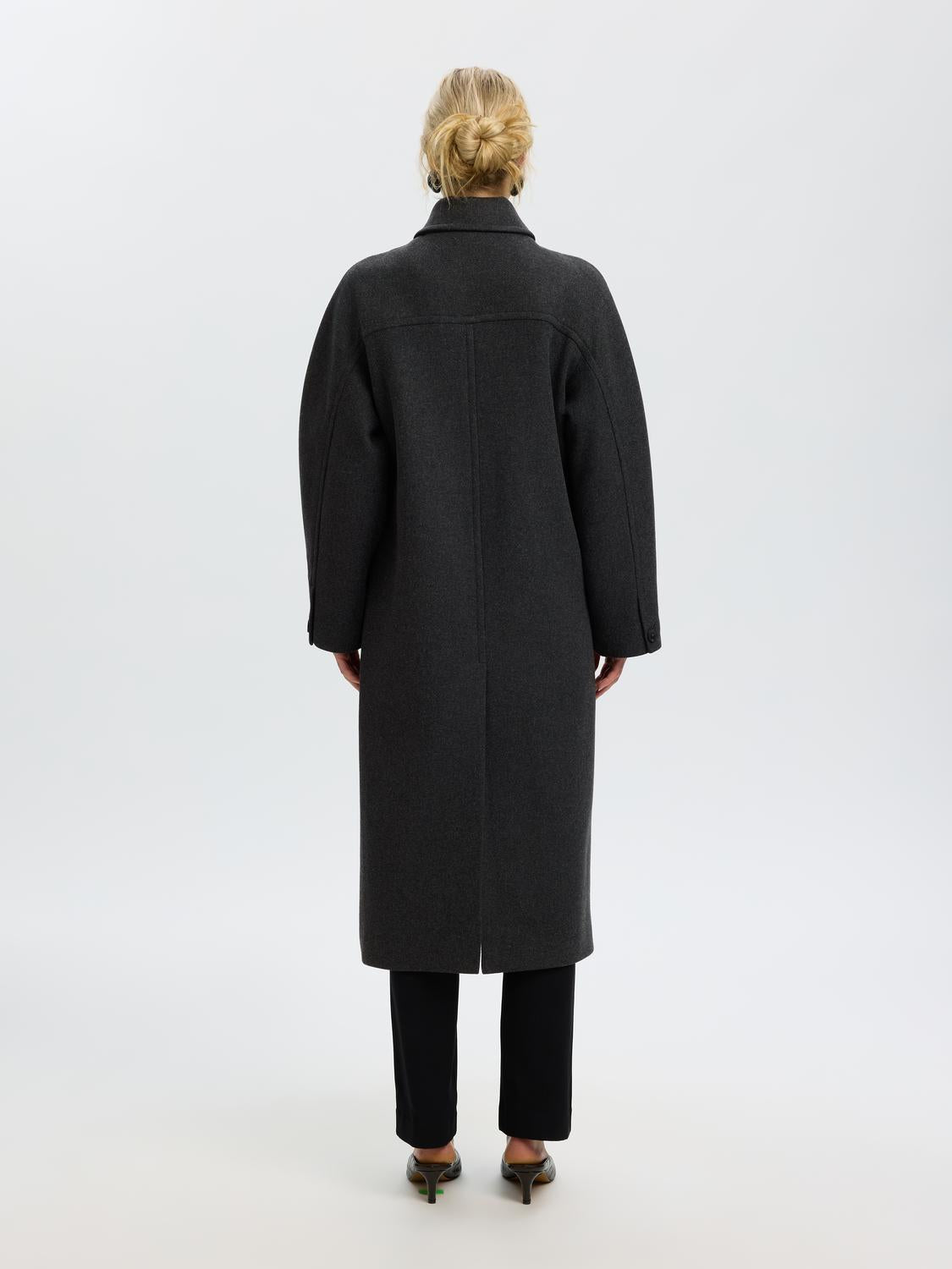 model_shot-back